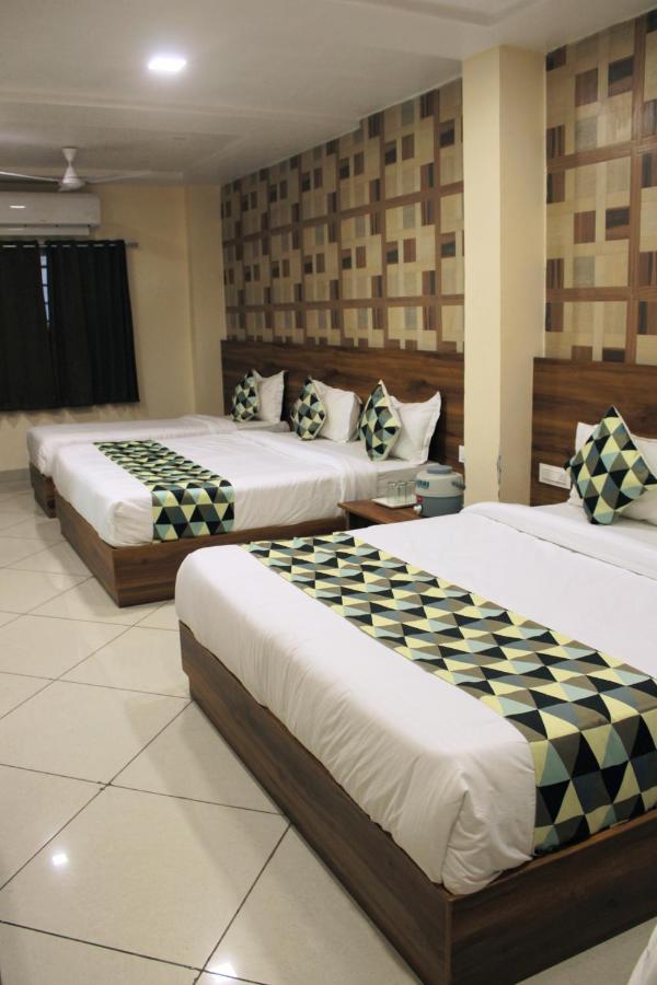 Maruti Group Of Hotels - Shri Naman Натхдвара Экстерьер фото