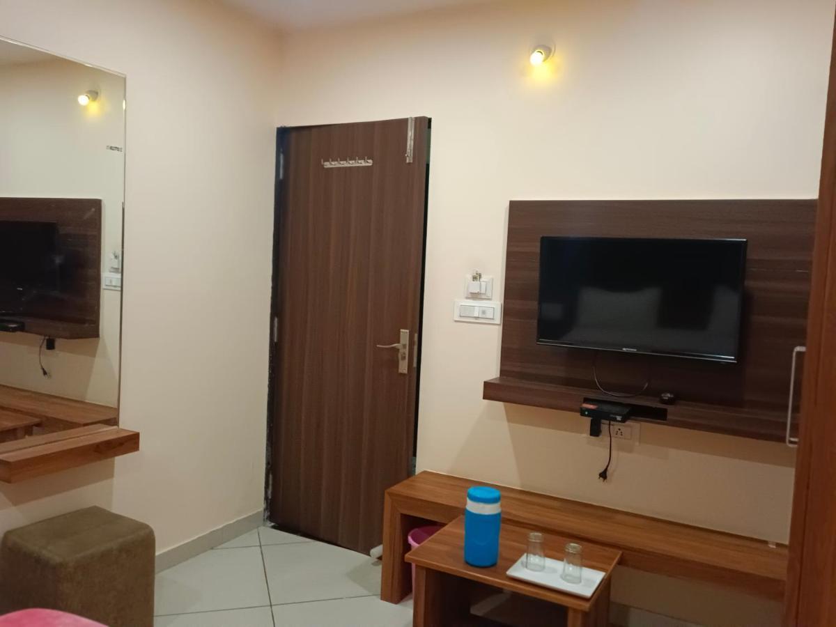 Maruti Group Of Hotels - Shri Naman Натхдвара Экстерьер фото