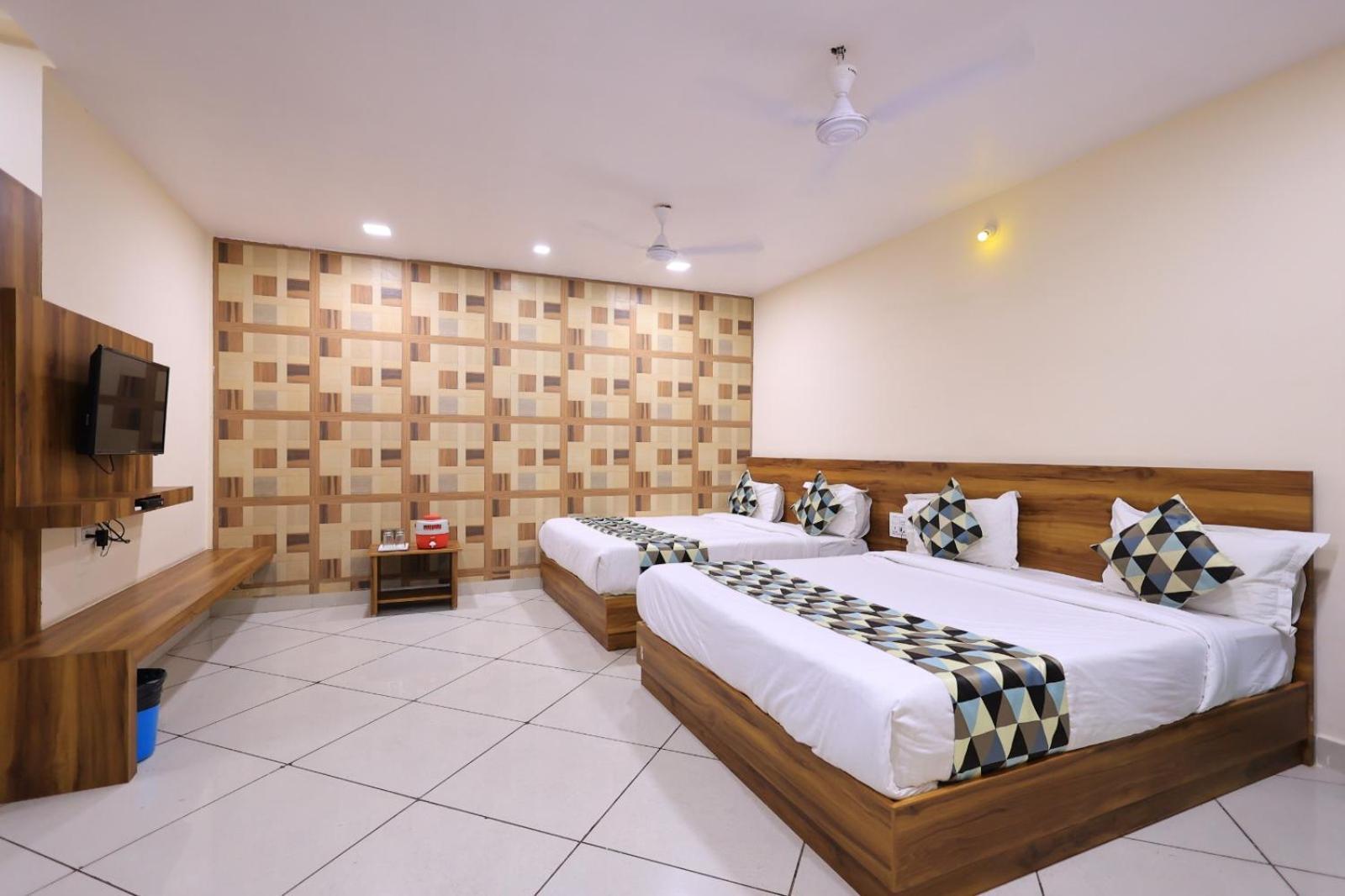 Maruti Group Of Hotels - Shri Naman Натхдвара Экстерьер фото